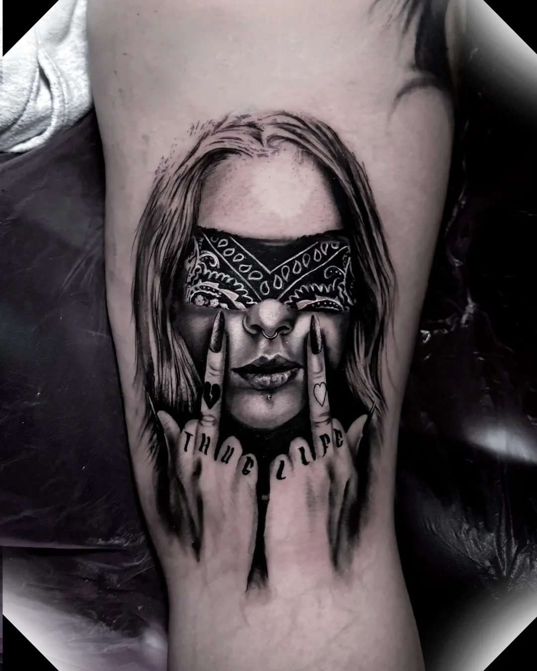 fuvk — Realistik Tattoo Bern — Berkunst Tattoo Utzenstorf
