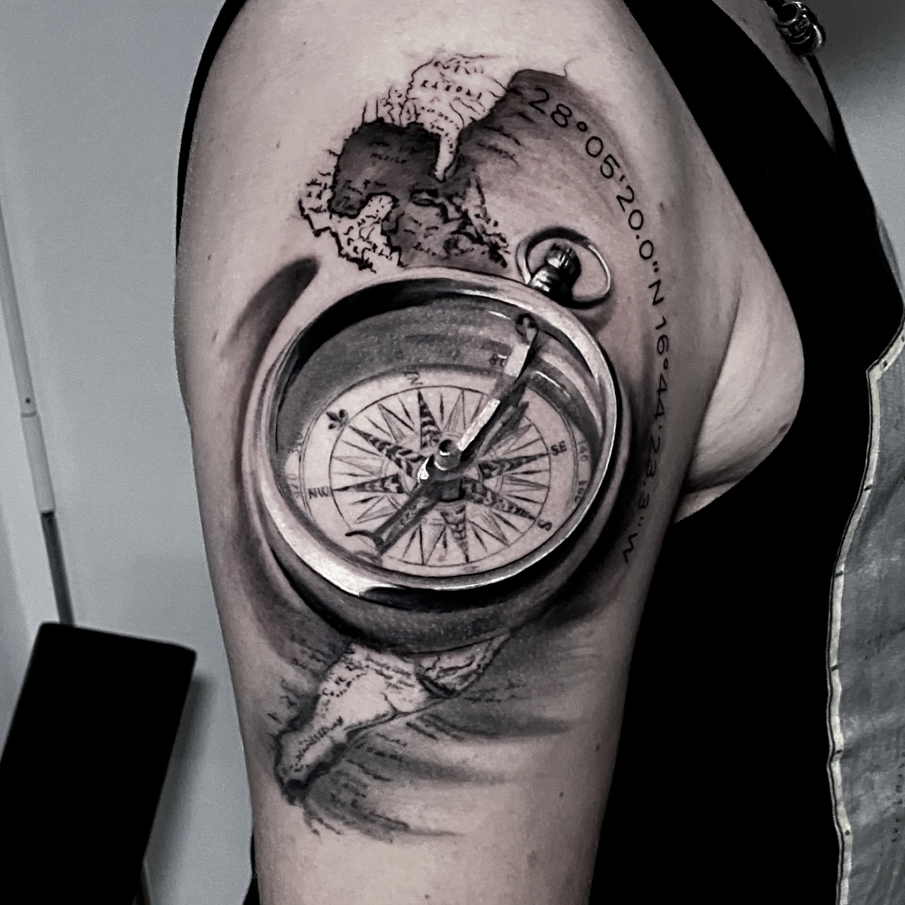 compass — Realistik Tattoo Bern — Berkunst Tattoo Utzenstorf
