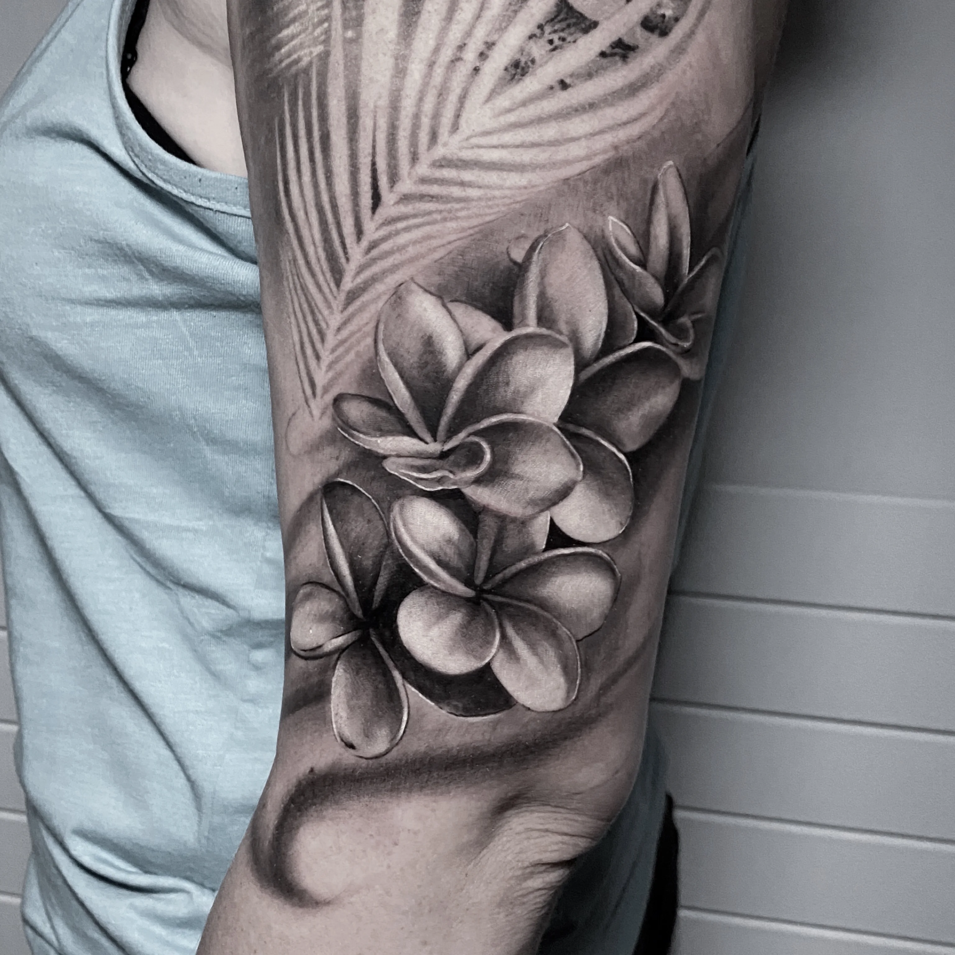 floralis — Floral Tattoo Bern — Berkunst Tattoo Utzenstorf