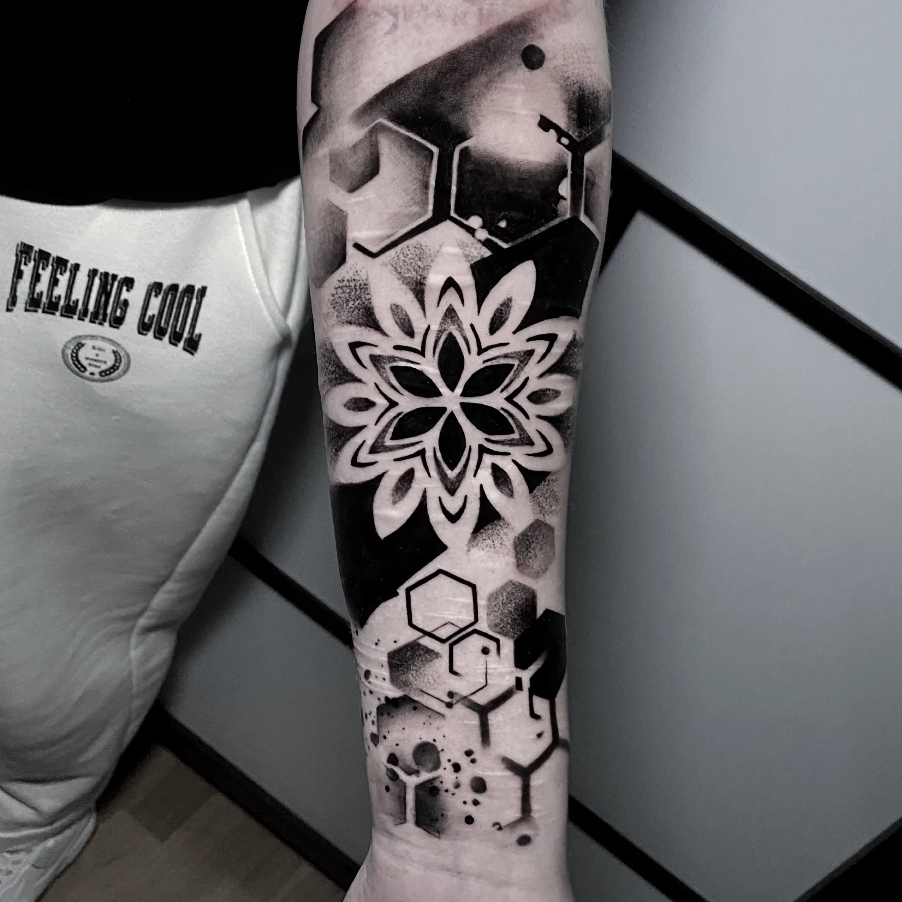 vaqottkezu — Blackwork Mandala Tattoo Bern — Berkunst Tattoo Utzenstorf
