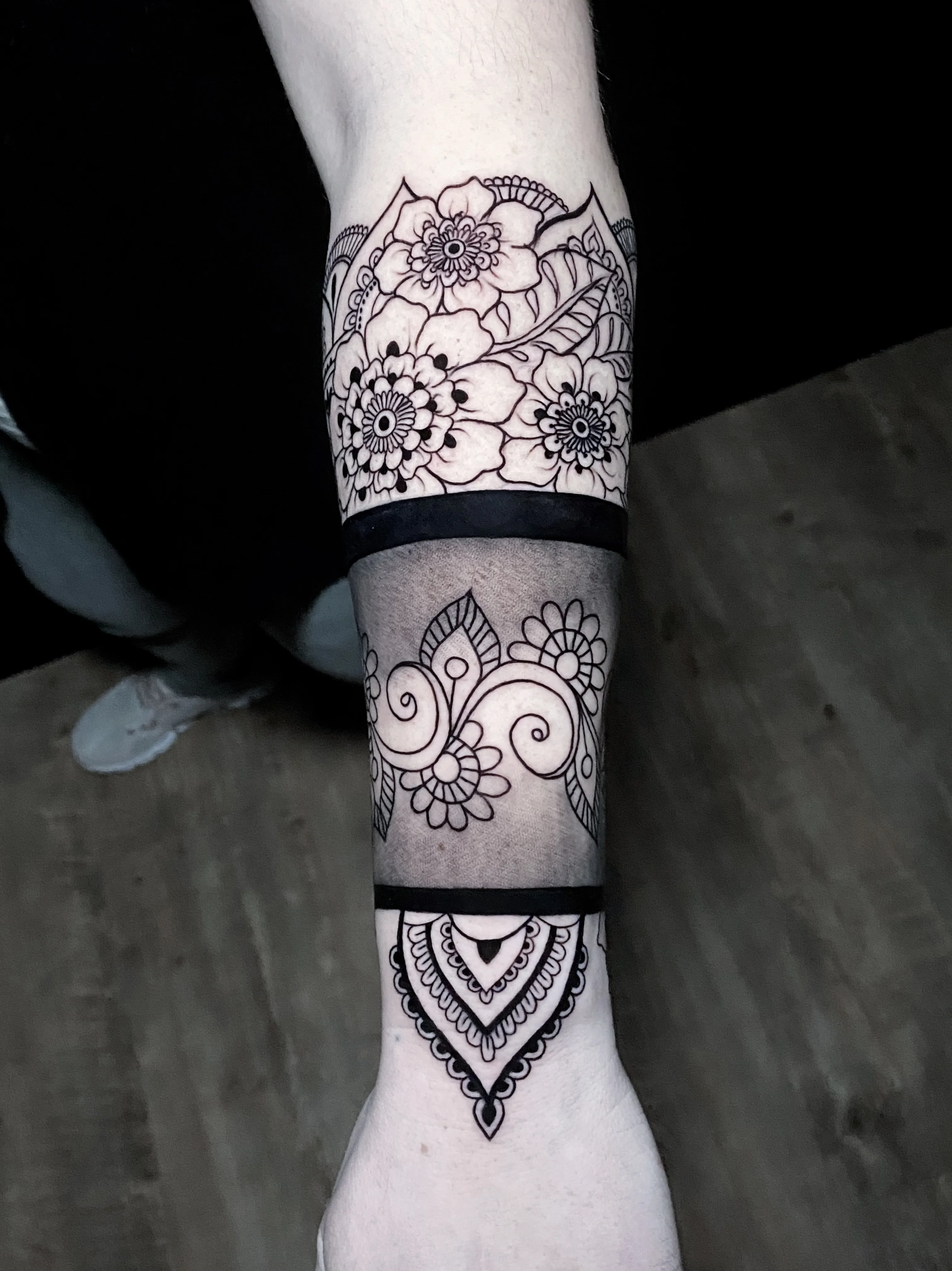 henna — Blackwork Mandala Tattoo Bern — Berkunst Tattoo Utzenstorf